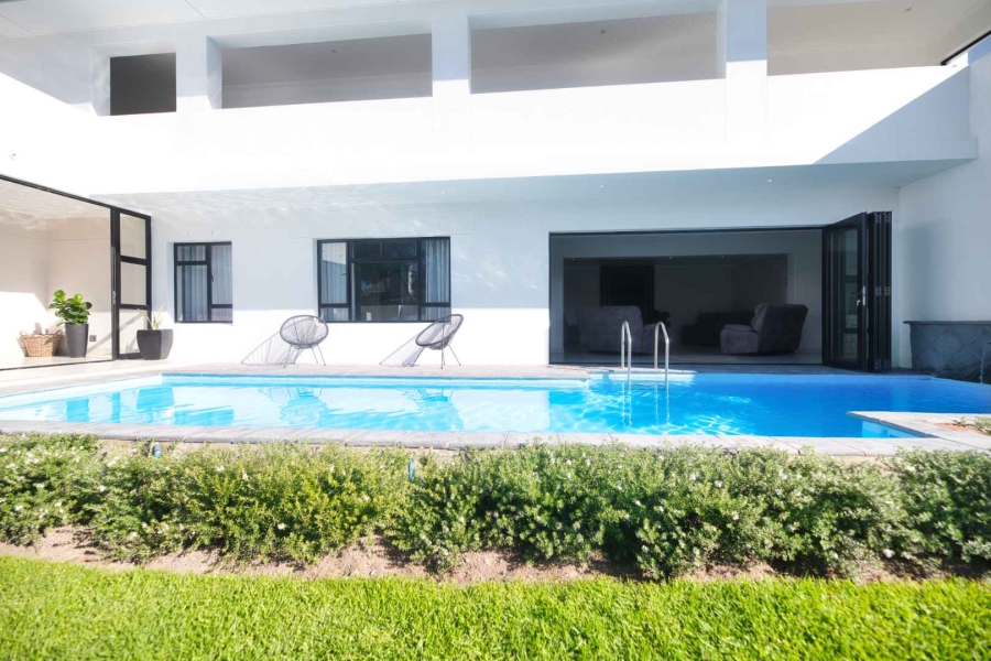 9 Bedroom Property for Sale in Westcliff Western Cape